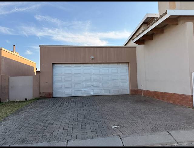 3 BEDROOM TOWNHOUSE FOR SALE IN WATERVAL EAST